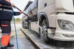 Station lavage poids lourds à Roissy